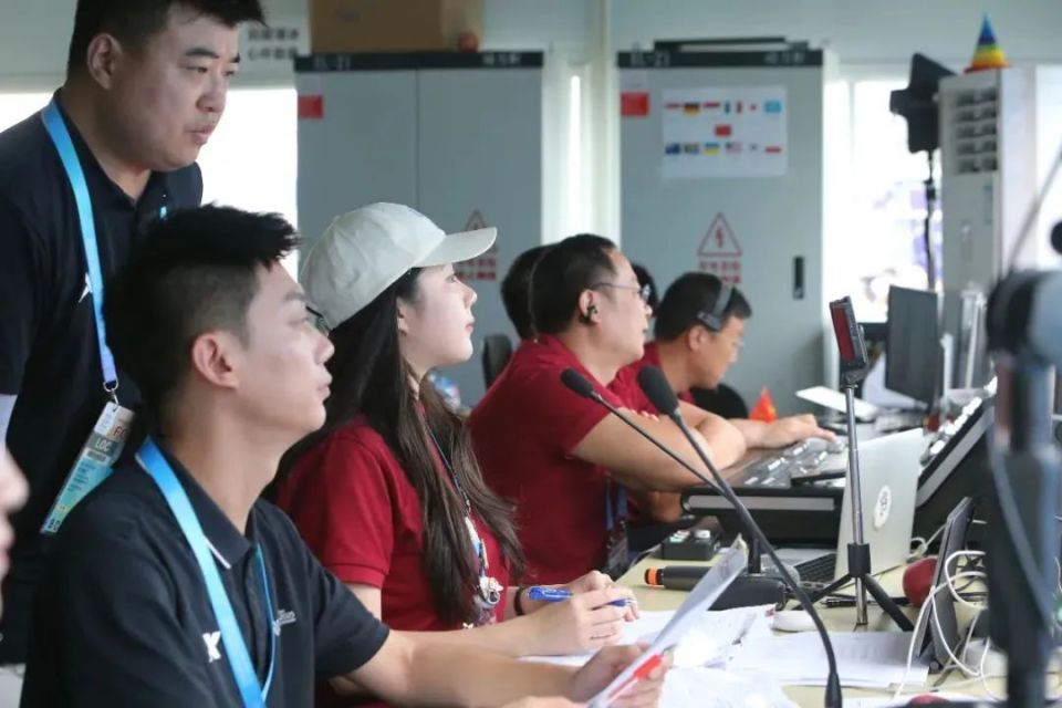 与荣耀, 部职工, 协调服务联