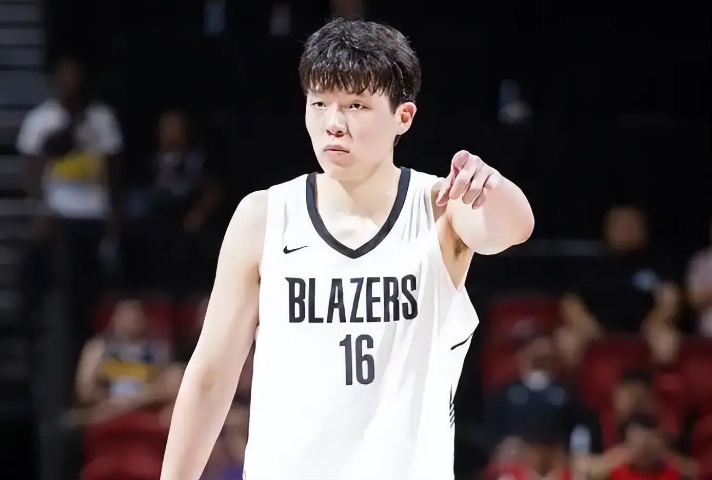 亿美元的续, 两个赛季合, 送出杰伦 亿美元的续, 两个赛季合, 送出杰伦