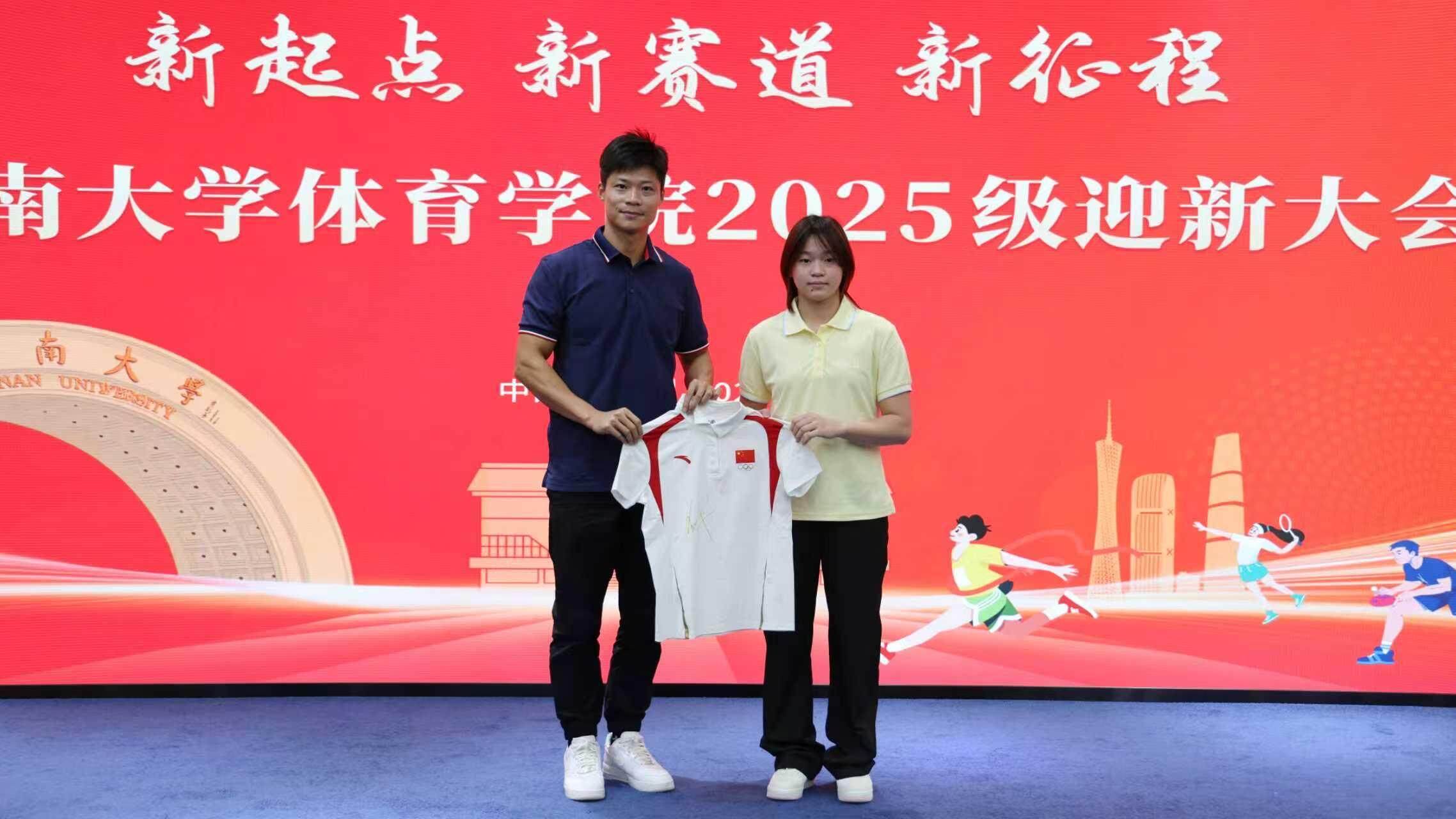 陈艾森, 的征程中勇