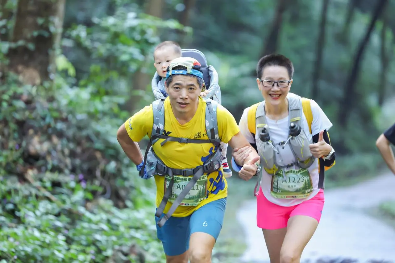 跑者先后穿 跑者先后穿